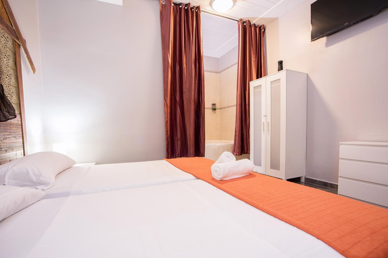 Hostal Ciudad Jardin Málaga Dış mekan fotoğraf
