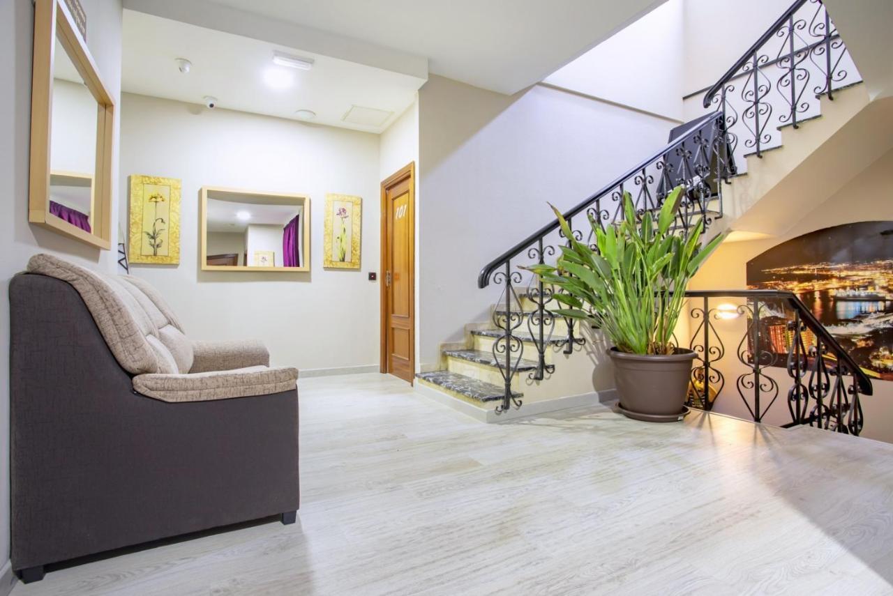 Hostal Ciudad Jardin Málaga Dış mekan fotoğraf