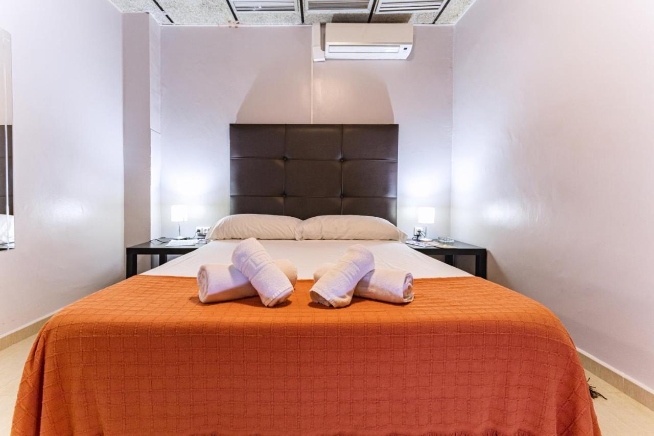 Hostal Ciudad Jardin Málaga Dış mekan fotoğraf