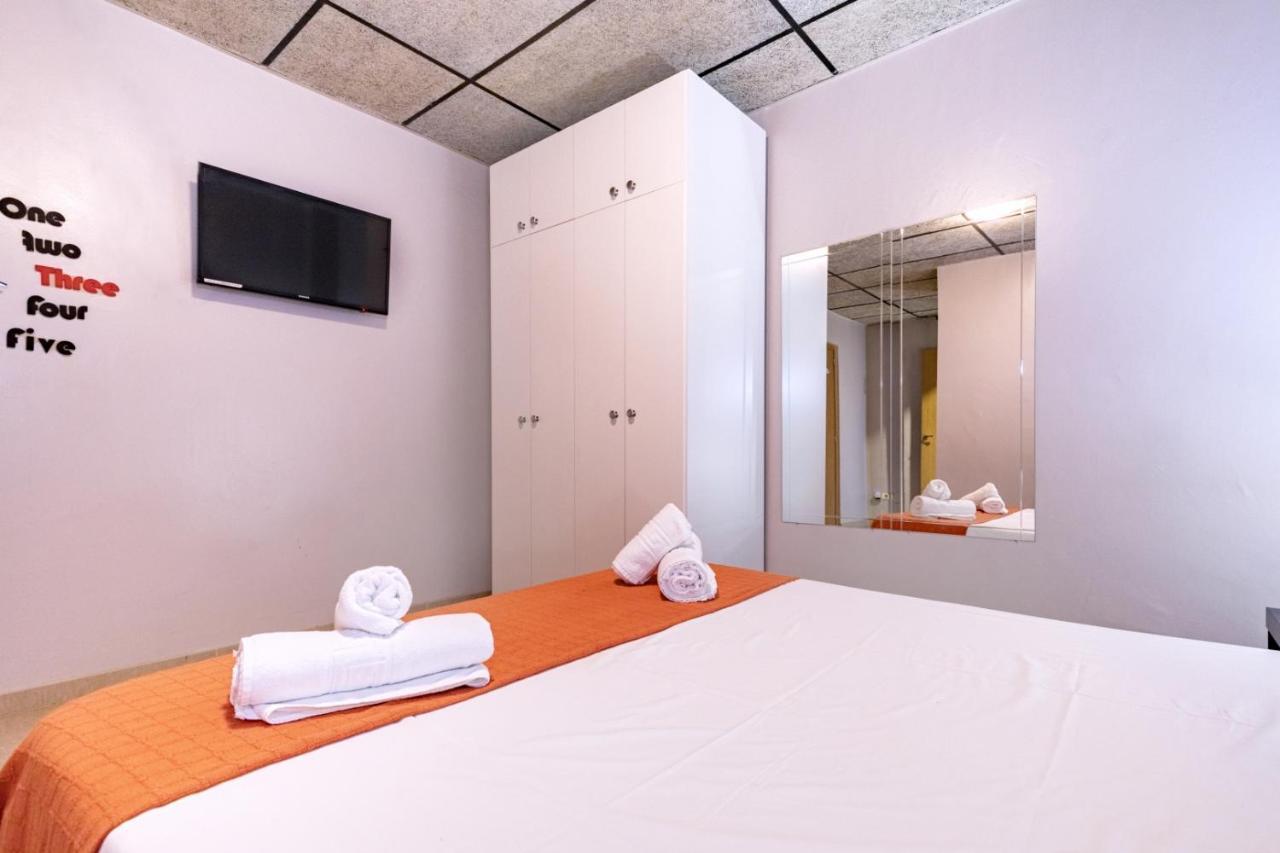 Hostal Ciudad Jardin Málaga Dış mekan fotoğraf
